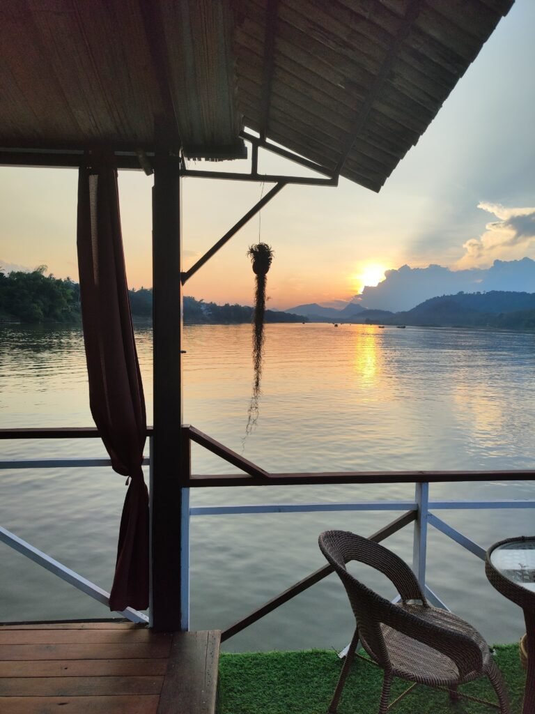 Sunset cruise Mekong luang prabang