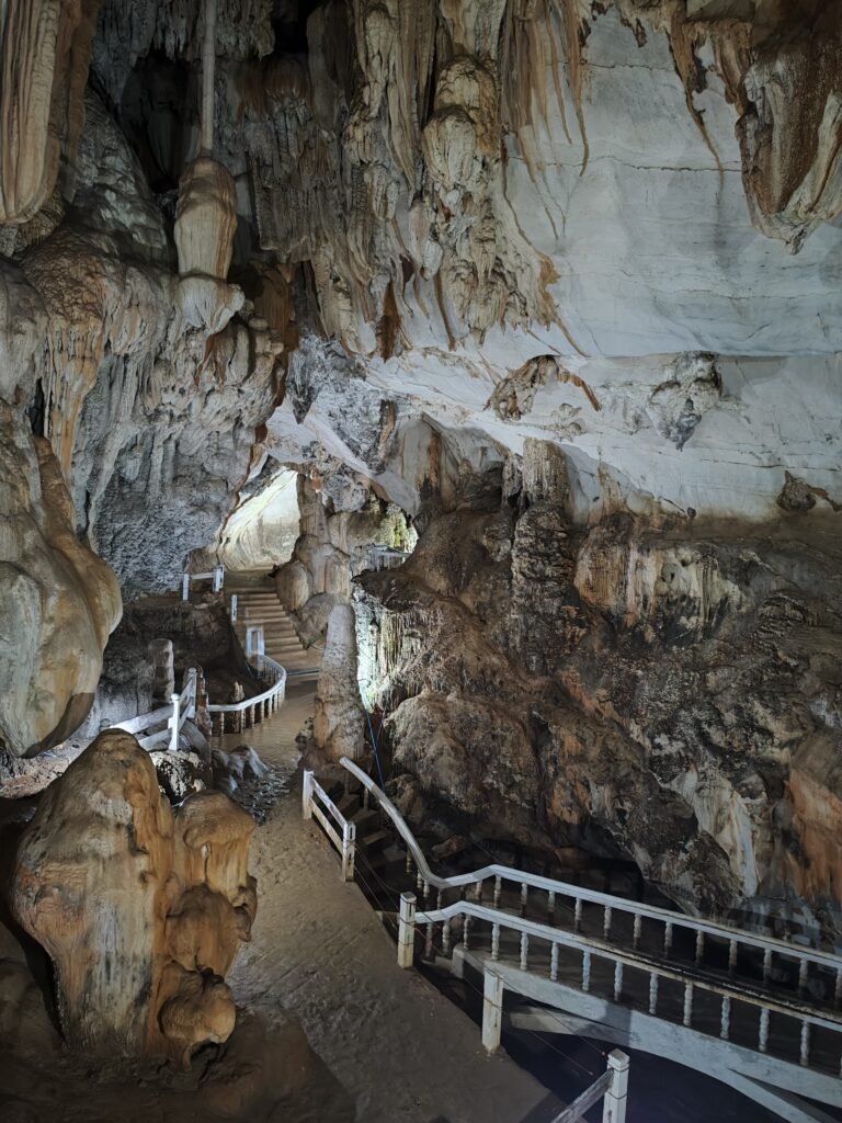 Tham chang cave view